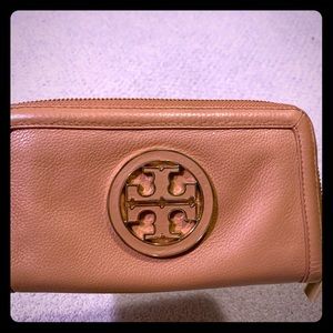 EUC Tory Burch Wallet tan
